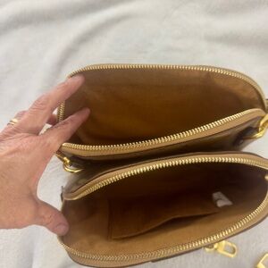 Chic Tan Leather Crossbody Bag